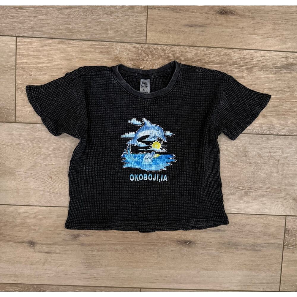 Day Break Dolphin Bedazzled Rhinestone Waffle Tee Shirt in Dark Gray Size Small
